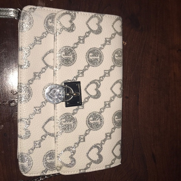 Purse - Picture 1 of 2